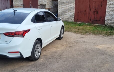 Hyundai Solaris II рестайлинг, 2017 год, 970 000 рублей, 3 фотография