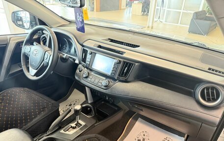 Toyota RAV4, 2018 год, 2 749 900 рублей, 13 фотография