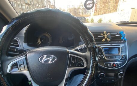 Hyundai Solaris II рестайлинг, 2014 год, 800 000 рублей, 5 фотография