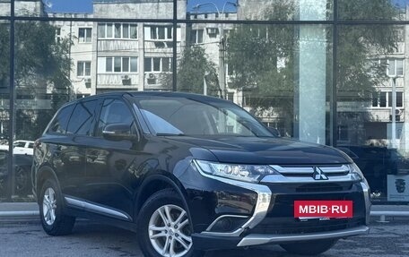 Mitsubishi Outlander III рестайлинг 3, 2015 год, 1 550 000 рублей, 3 фотография