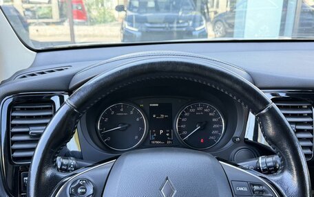 Mitsubishi Outlander III рестайлинг 3, 2015 год, 1 550 000 рублей, 14 фотография