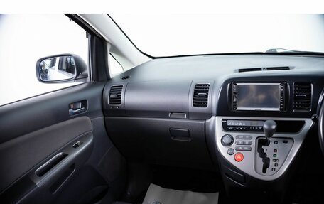Toyota Wish II, 2005 год, 679 000 рублей, 11 фотография