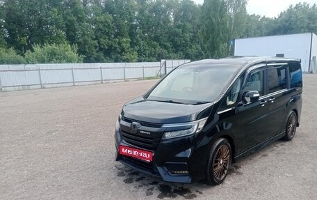 Honda Stepwgn IV, 2017 год, 1 870 000 рублей, 2 фотография