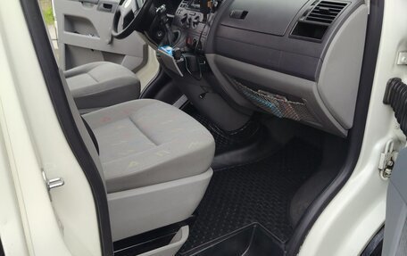 Volkswagen Transporter T5 рестайлинг, 2005 год, 1 200 000 рублей, 8 фотография
