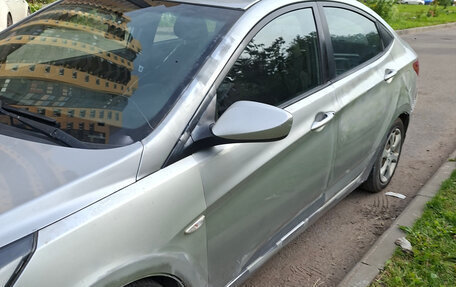 Hyundai Solaris II рестайлинг, 2013 год, 380 000 рублей, 3 фотография