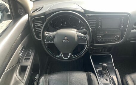 Mitsubishi Outlander III рестайлинг 3, 2017 год, 1 455 000 рублей, 10 фотография