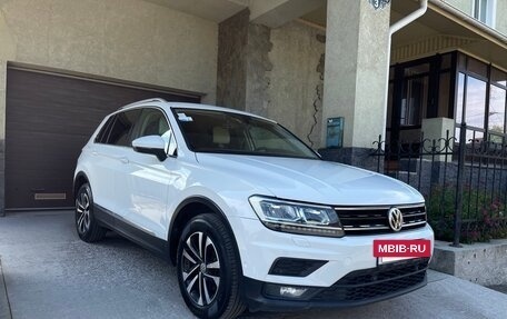 Volkswagen Tiguan II, 2019 год, 1 800 000 рублей, 2 фотография
