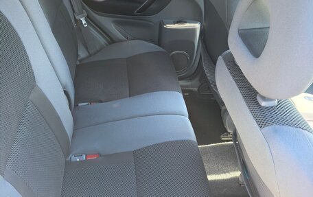Toyota RAV4, 2001 год, 750 000 рублей, 9 фотография