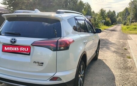 Toyota RAV4, 2017 год, 1 690 000 рублей, 6 фотография