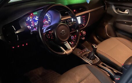 KIA Rio IV, 2018 год, 950 000 рублей, 7 фотография