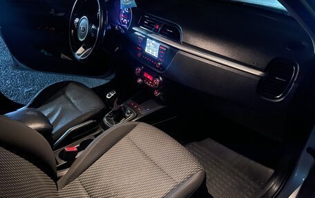 KIA Rio IV, 2018 год, 950 000 рублей, 8 фотография