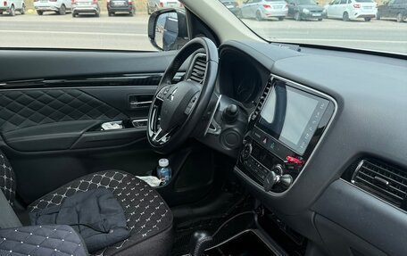 Mitsubishi Outlander III рестайлинг 3, 2022 год, 3 000 000 рублей, 5 фотография