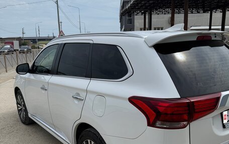Mitsubishi Outlander III рестайлинг 3, 2022 год, 3 000 000 рублей, 8 фотография