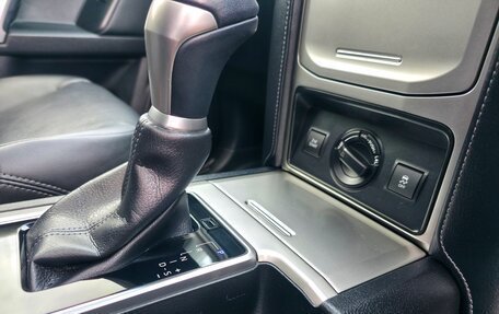 Toyota Land Cruiser Prado 150 рестайлинг 2, 2020 год, 6 350 000 рублей, 19 фотография