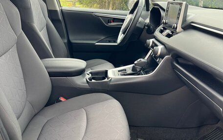 Toyota RAV4, 2020 год, 3 300 000 рублей, 18 фотография