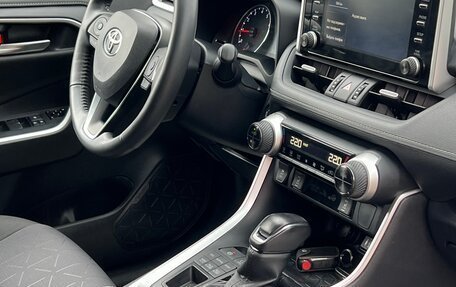 Toyota RAV4, 2020 год, 3 300 000 рублей, 20 фотография