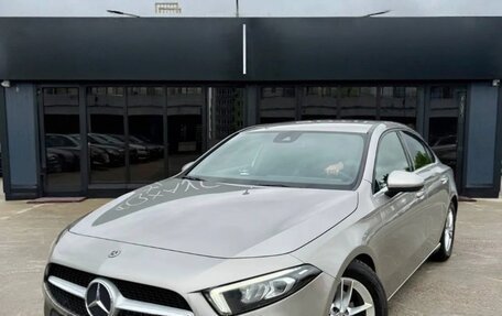 Mercedes-Benz A-Класс, 2019 год, 1 850 000 рублей, 1 фотография