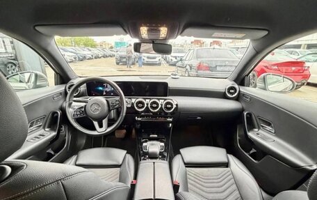 Mercedes-Benz A-Класс, 2019 год, 1 850 000 рублей, 5 фотография