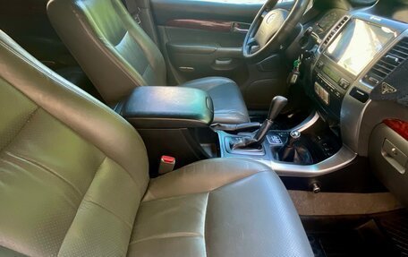 Toyota Land Cruiser Prado 120 рестайлинг, 2005 год, 2 300 000 рублей, 12 фотография