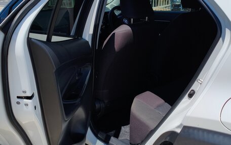 Toyota Yaris Cross, 2021 год, 2 080 000 рублей, 7 фотография