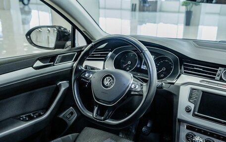 Volkswagen Passat B8 рестайлинг, 2016 год, 1 650 000 рублей, 10 фотография