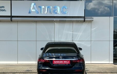 Mercedes-Benz E-Класс, 2021 год, 3 690 000 рублей, 4 фотография