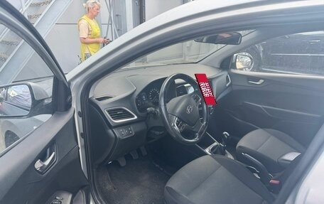 Hyundai Solaris II рестайлинг, 2017 год, 955 000 рублей, 4 фотография