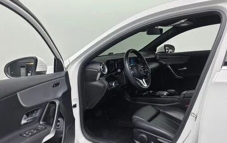 Mercedes-Benz A-Класс, 2022 год, 2 850 000 рублей, 14 фотография