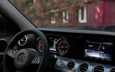 Mercedes-Benz E-Класс, 2017 год, 1 700 000 рублей, 25 фотография