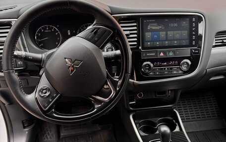 Mitsubishi Outlander III рестайлинг 3, 2022 год, 2 690 000 рублей, 11 фотография