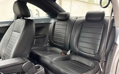 Volkswagen Beetle, 2019 год, 1 313 333 рублей, 14 фотография