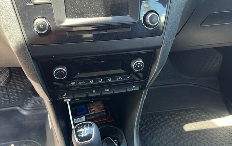 Skoda Rapid I, 2015 год, 899 000 рублей, 18 фотография