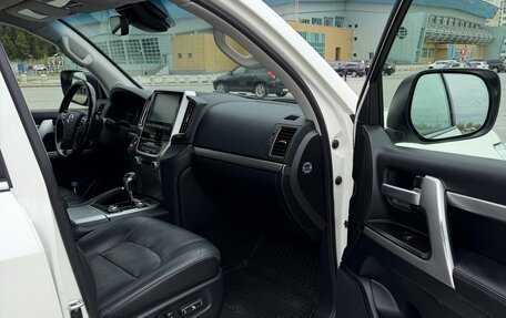 Toyota Land Cruiser 200, 2019 год, 7 590 000 рублей, 5 фотография