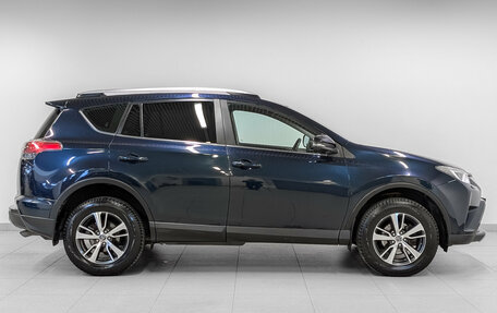 Toyota RAV4, 2018 год, 2 300 000 рублей, 5 фотография