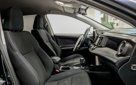 Toyota RAV4, 2018 год, 2 300 000 рублей, 24 фотография
