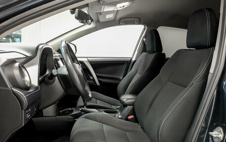 Toyota RAV4, 2018 год, 2 300 000 рублей, 21 фотография