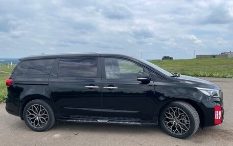 KIA Carnival III, 2019 год, 2 650 000 рублей, 2 фотография