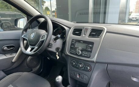 Renault Logan II, 2019 год, 1 065 000 рублей, 10 фотография