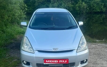 Toyota Wish II, 2004 год, 690 000 рублей, 1 фотография