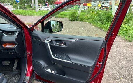 Toyota RAV4, 2019 год, 3 270 000 рублей, 2 фотография