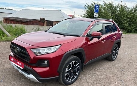 Toyota RAV4, 2019 год, 3 270 000 рублей, 4 фотография