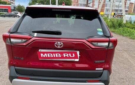 Toyota RAV4, 2019 год, 3 270 000 рублей, 9 фотография