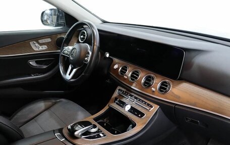 Mercedes-Benz E-Класс, 2018 год, 3 100 000 рублей, 4 фотография