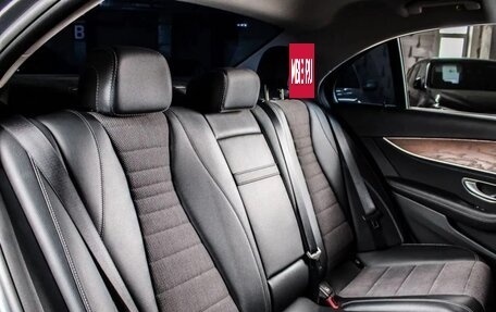 Mercedes-Benz E-Класс, 2018 год, 3 100 000 рублей, 8 фотография