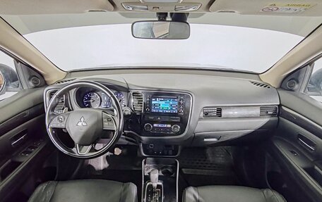 Mitsubishi Outlander III рестайлинг 3, 2017 год, 1 680 000 рублей, 9 фотография