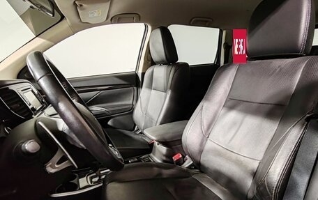 Mitsubishi Outlander III рестайлинг 3, 2017 год, 1 680 000 рублей, 11 фотография