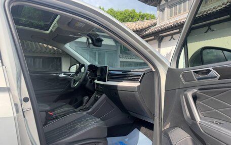Volkswagen Tiguan II, 2022 год, 2 187 000 рублей, 10 фотография