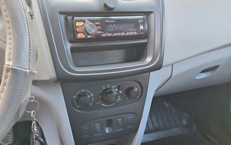 Renault Logan II, 2015 год, 610 000 рублей, 1 фотография