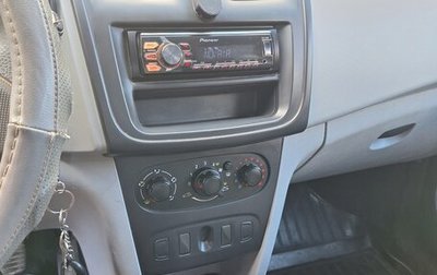 Renault Logan II, 2015 год, 610 000 рублей, 1 фотография
