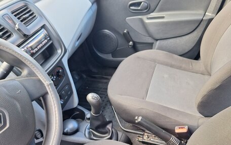 Renault Logan II, 2015 год, 610 000 рублей, 2 фотография